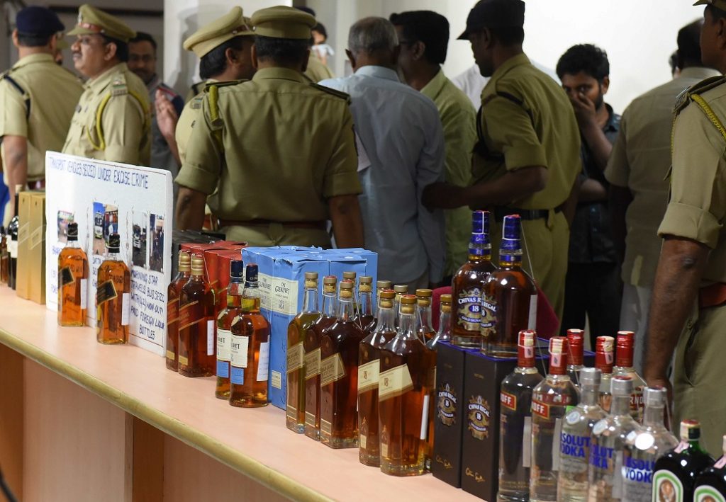Illegal Liquor Smuggling From Telangana To Andhra Pradesh