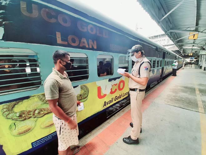 https://cdn.telanganatoday.com/wp-content/uploads/2020/05/Bengaluru-Migrant-Train.jpg
