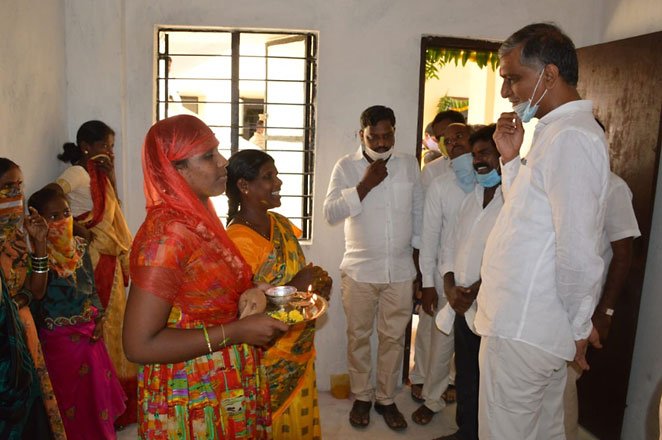 TRS Minister Harish Rao Attends House Warming In Siddhipeta