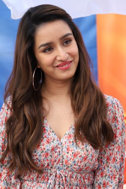 Shraddha Kapoor pens handwritten note in 3 languages for fans