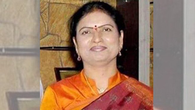 TRS trying to win Dubbak by-poll through blackmail: Aruna
