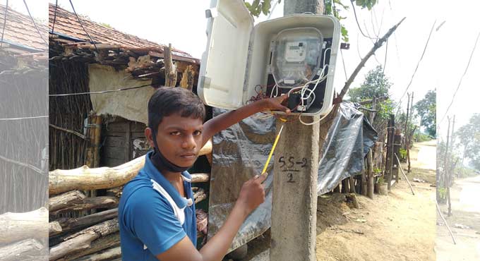 Bhupalpally boy designs automatic switch for streetlights