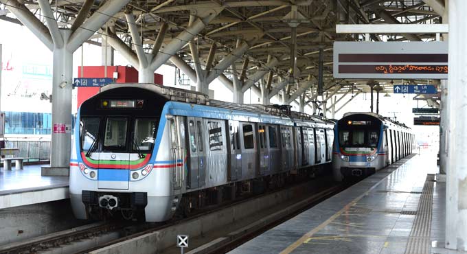 Technical snag hits Hyderabad Metro services