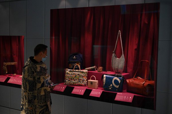 An exhibit all about bags