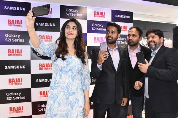 Samsung unveils Galaxy S21 at Bajaj Electronics
