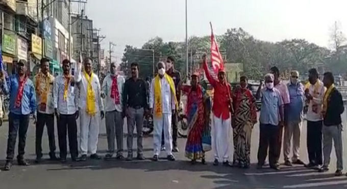 Bharat Bandh: TDP, Left parties stage protest in Andhra Pradesh’s Chittoor