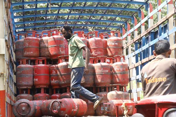 3 free LPG cylinders likely again for Ujjawala subscribers