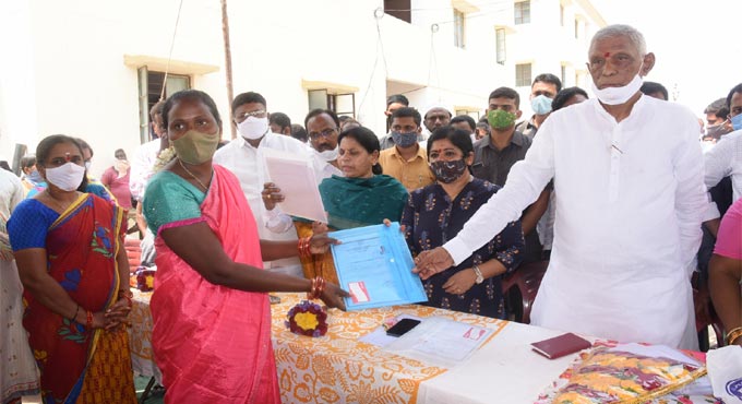 Mancherial: Beneficiaries thank State govt for 2BHKs