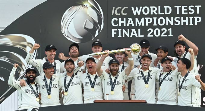 New Zealand cricket team returns home with mace