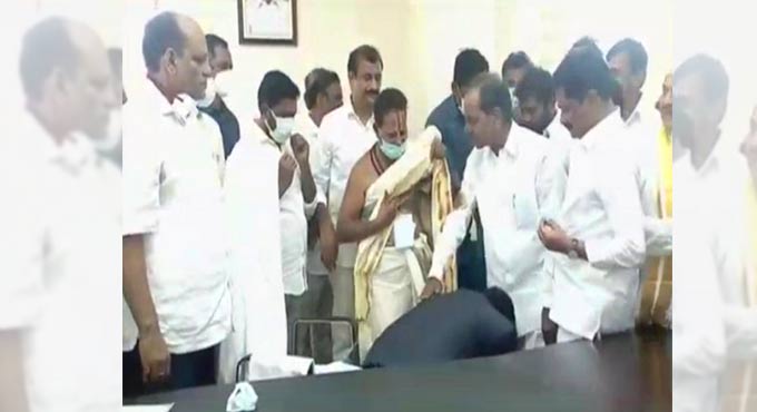 Telangana: Siddipet collector touches CM’s feet, clarifies KCR a ‘father figure’