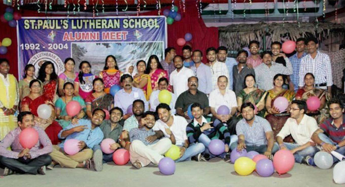 Kothagudem: Private school alumni extend financial aid to their teachers