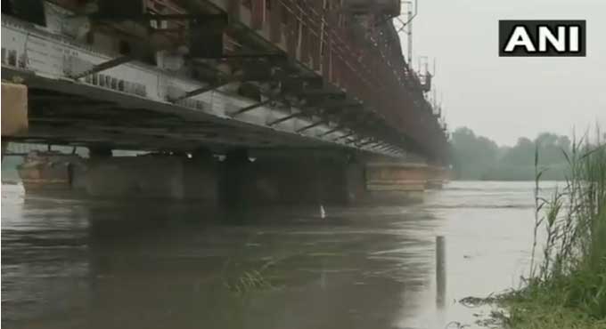 Yamuna river breaches ‘danger mark’; alert issued