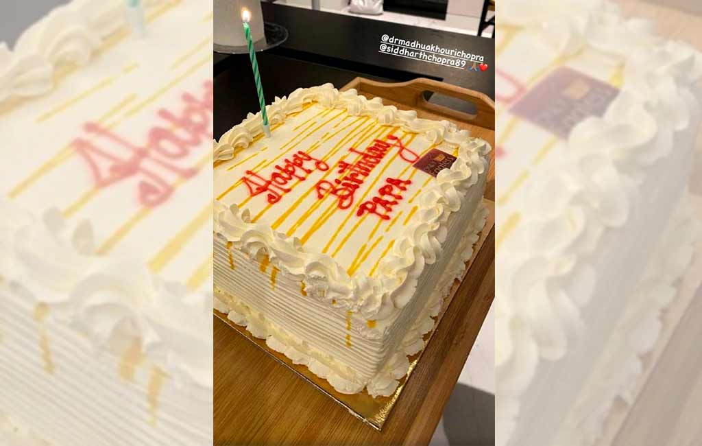 PICS: Priyanka Chopra's star cake left her staring and we totally get it |  Bollywood Life