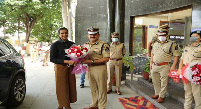 Hyderabad City Police felicitates PV Sindhu