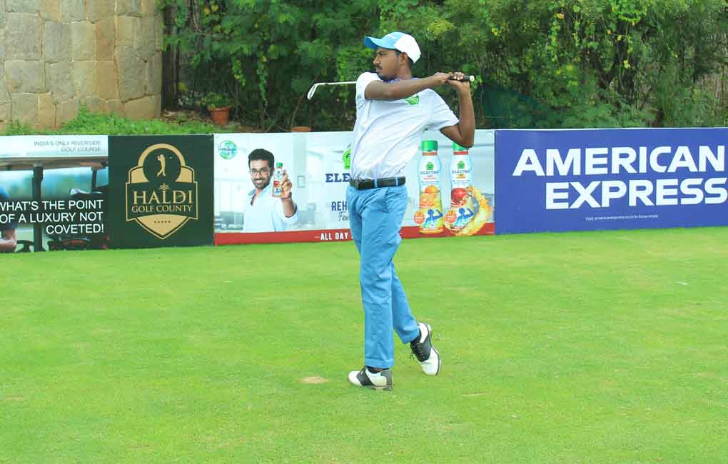 Manu continues to dominate the show in Golconda Masters Telangana Open