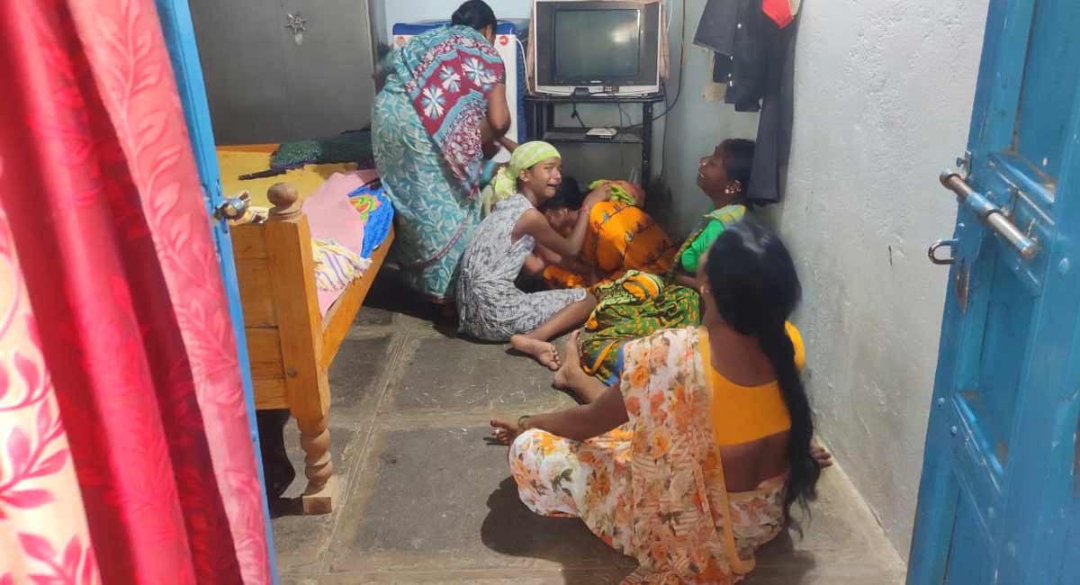 Telangana: Police killed Pallakonda Raju, says Mother