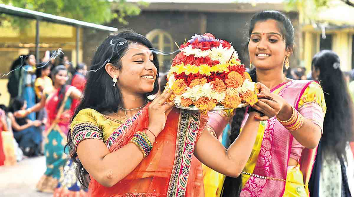 Bathukamma song reflects Telangana culture: Director Gautham Menon ...
