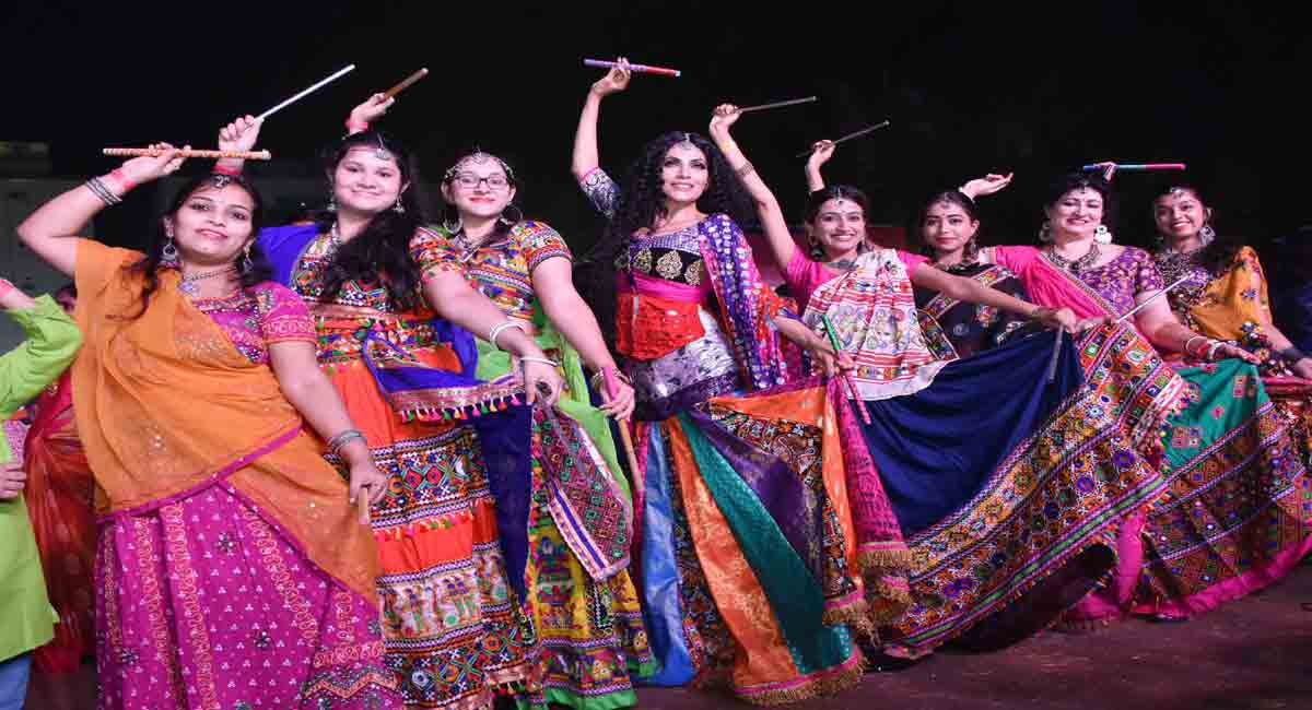 <strong>Revellers add cheer and thrill to the dandiya event at Country Club </strong>