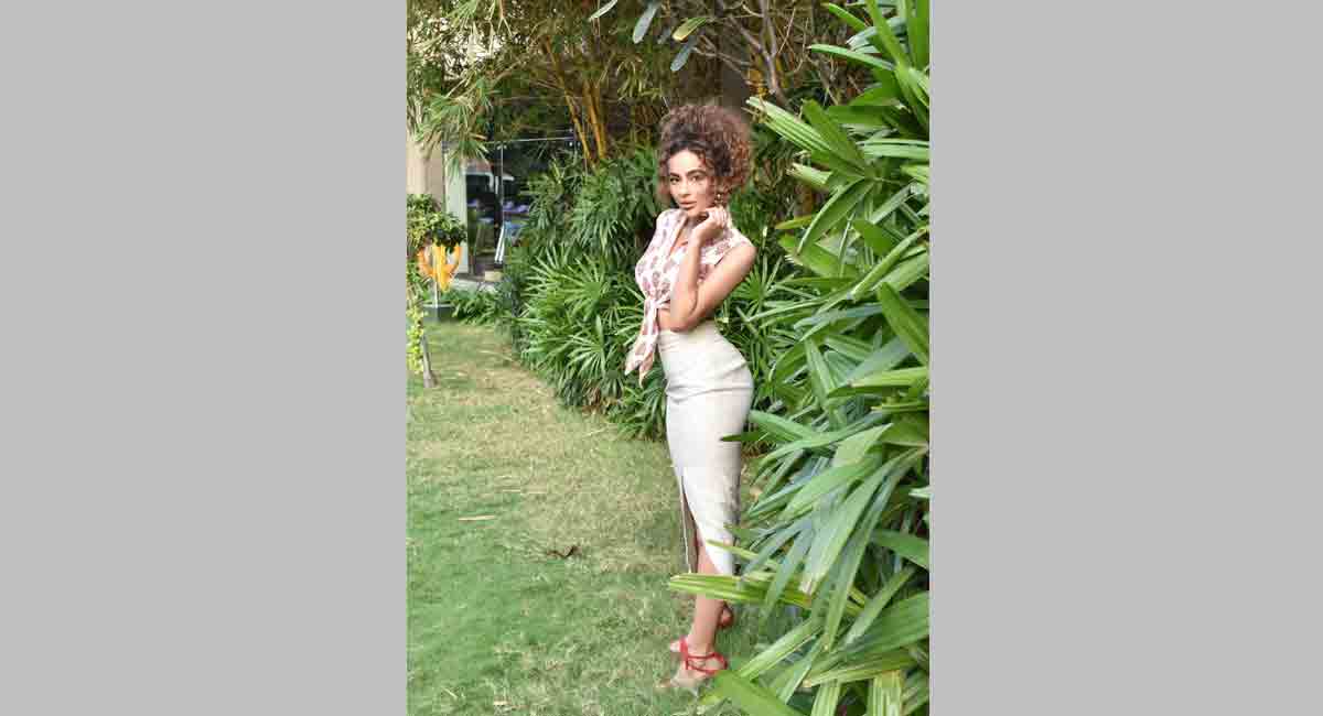 Seerat Kapoor flaunts her hourglass body in latest Insta video