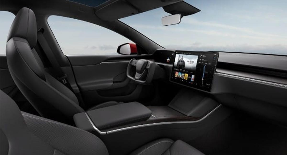 Tesla in-car video games raise drivers’ safety concerns