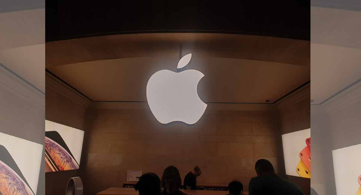 Apple briefly crosses record $3 trillion market cap