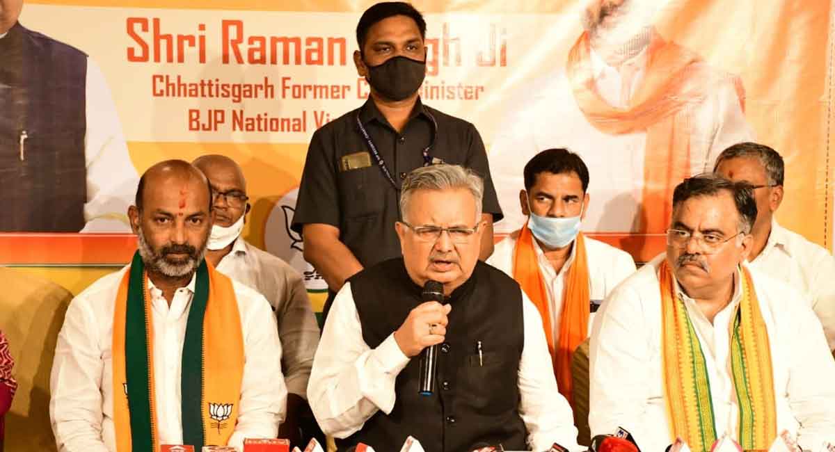 Suspend cops involved in Bandi's camp office attack: Raman Singh -  Telangana Today