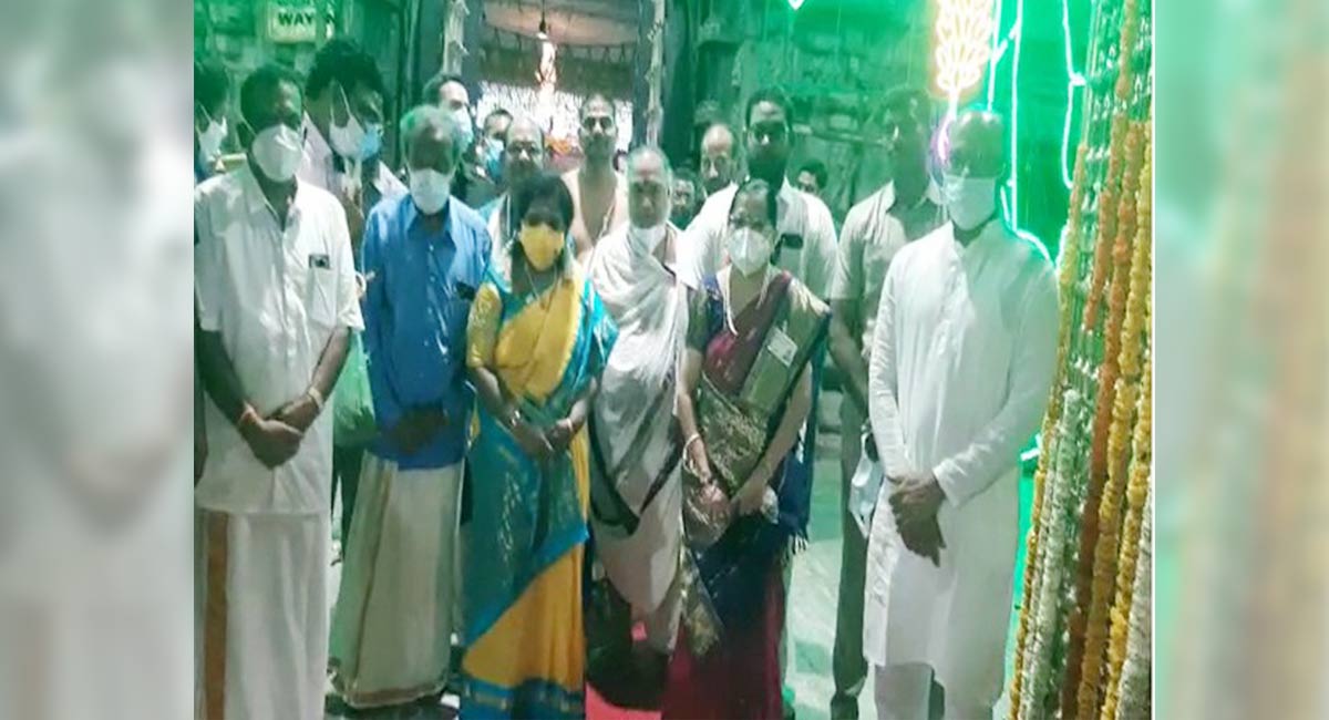 Telangana Governor offers prayers at Andhra’s Tiruchanur temple