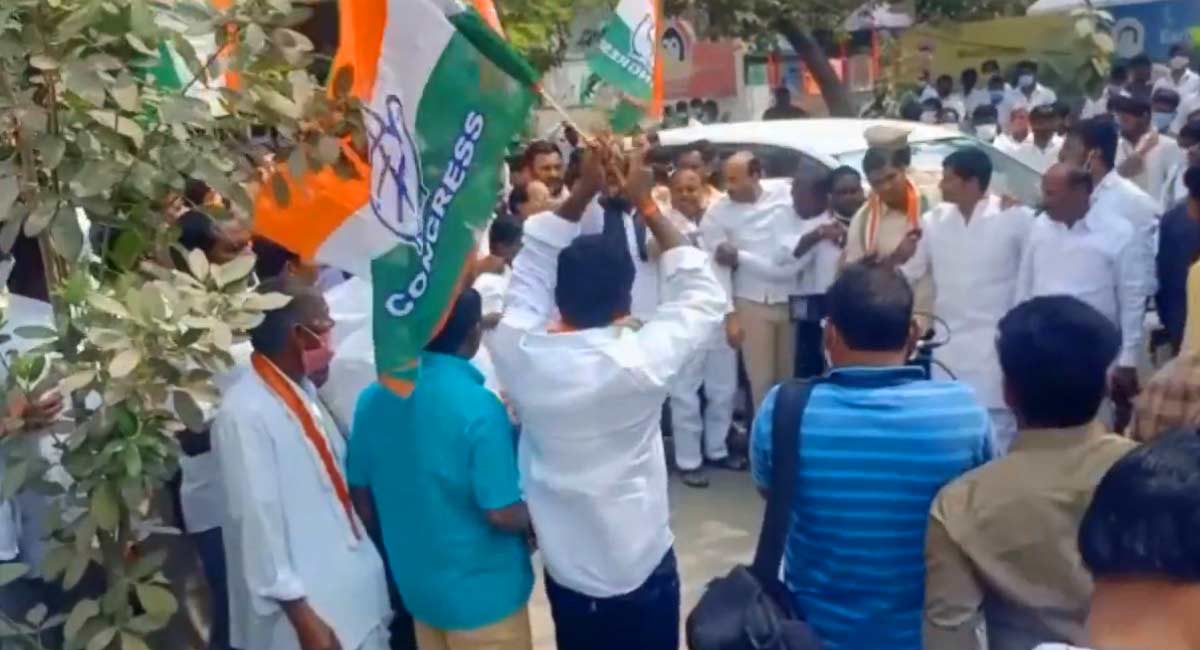 Congress activists taken into custody in Hyderabad