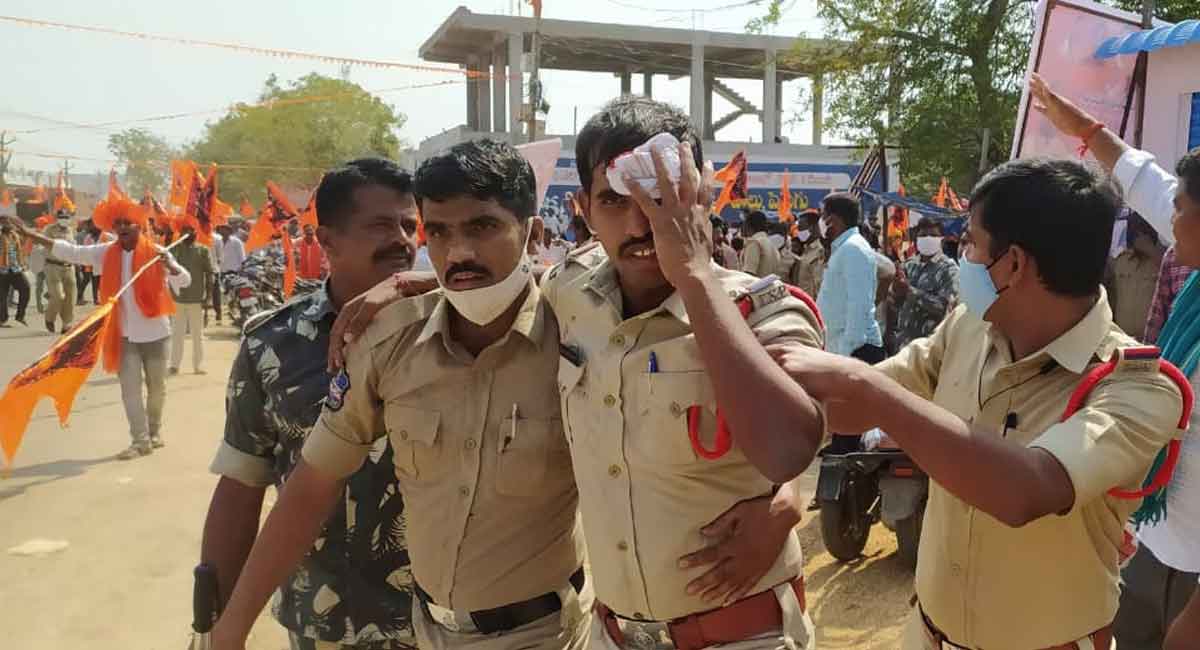 Police officer injured during TRS-BJP workers clash in Nizamabad