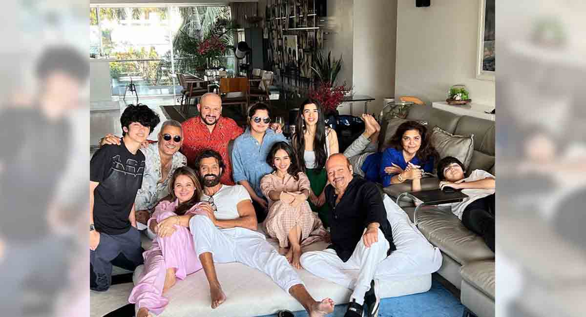 Hrithik Roshan’s rumoured girlfriend Saba Azad joins actor for family lunch