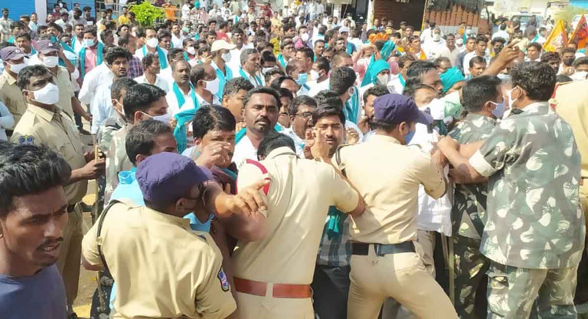 Police officer injured during TRS-BJP workers clash in Nizamabad