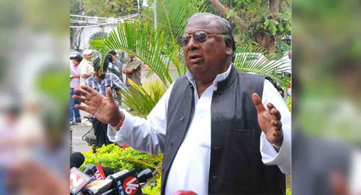 Congress leader Hanumantha Rao approaches cops over morphed photo