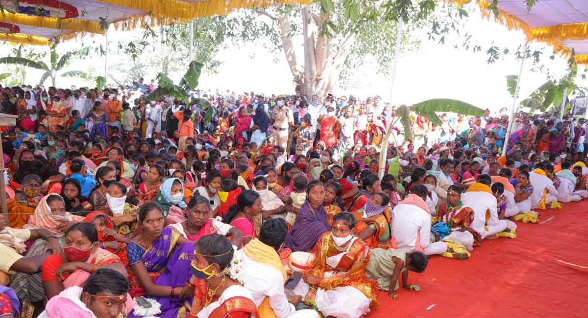 MLA Konappa performs mass marriage of 111 couples