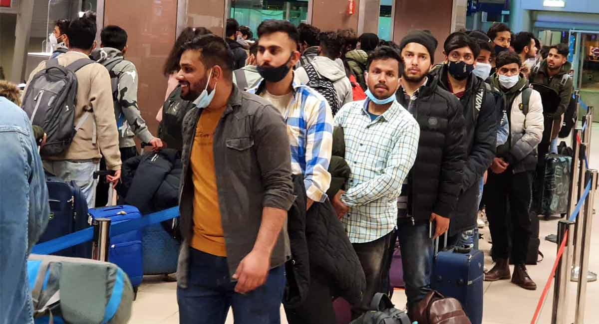 185 Indians return from Ukraine to Mumbai