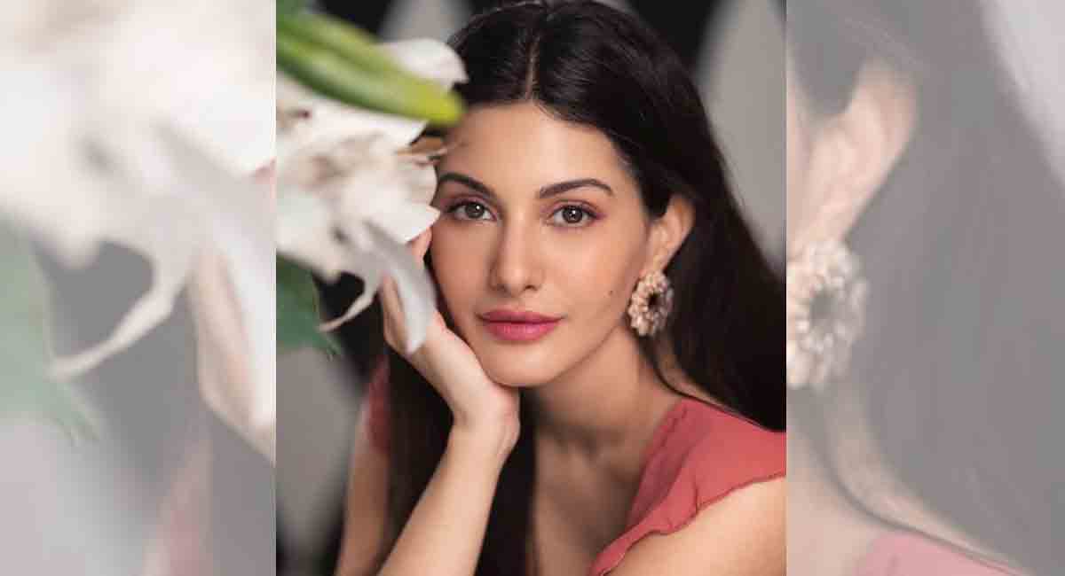 Amyra Dastur proves that a little kindness goes long way