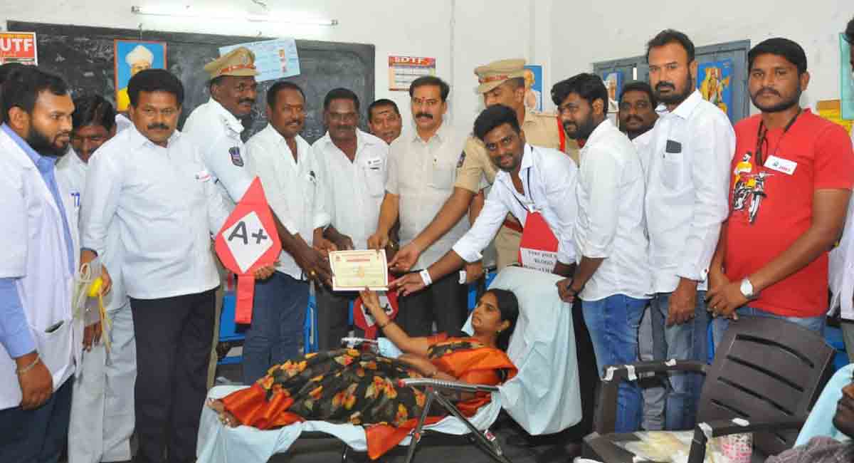 Warangal: 50 units of blood collected at camp in Kazipet