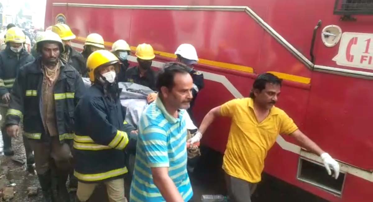Eleven charred to death in early morning blaze in Hyderabad 