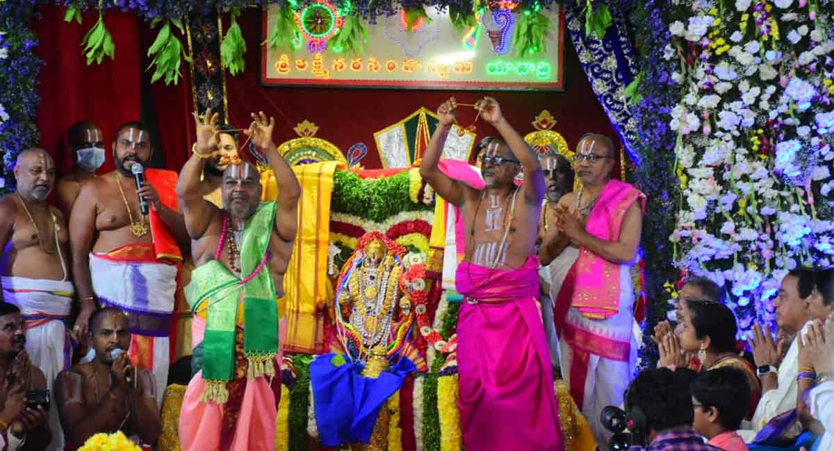 Celestial wedding of Yadadri Lakshminarsimha Swamy performs amid rituals 
