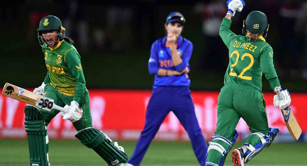 India lose by 3 wickets to SA, crash out of Women’s WC