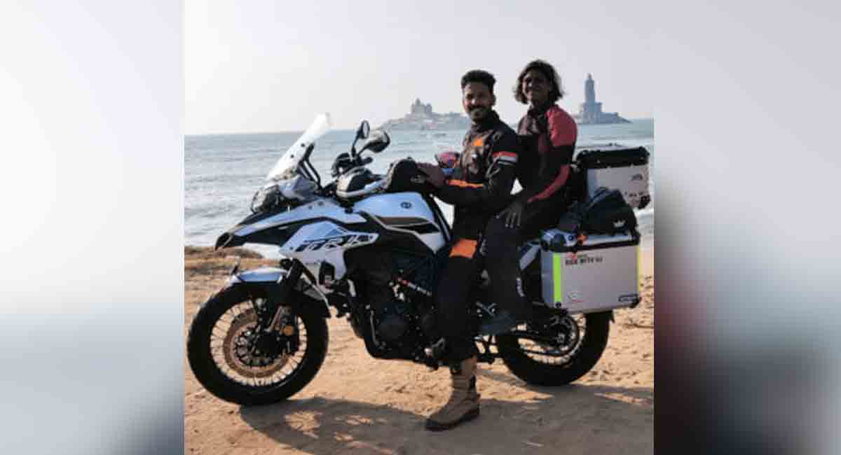 Hyderabadi couple ride from Hyderabad to Kashmir via Kanyakumari
