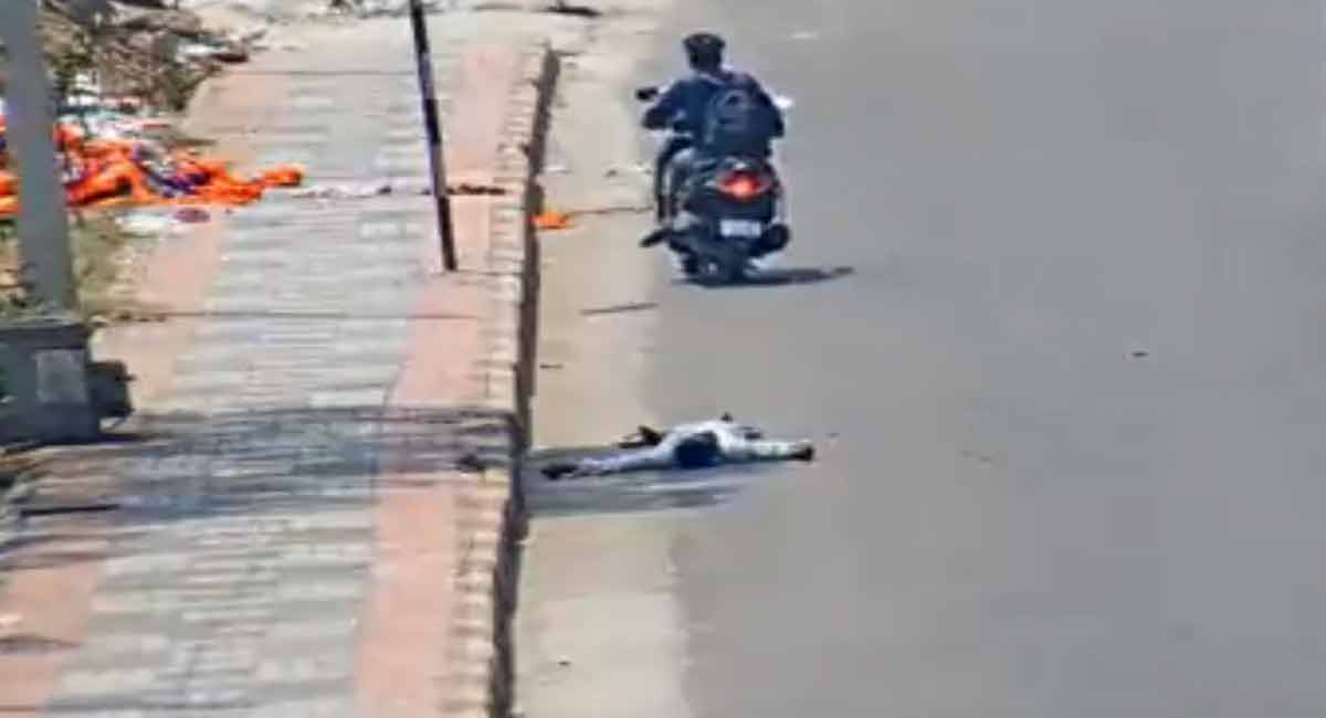 Watch: Commuters help fainted man in Hyderabad