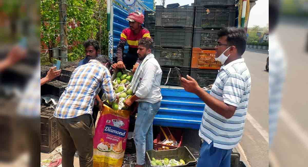 Mancherial’s farmer uses Facebook to sell farm fresh mangoes