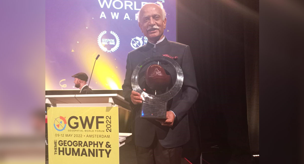 Cyient founder BVR Mohan Reddy receives Geospatial Hall of Fame