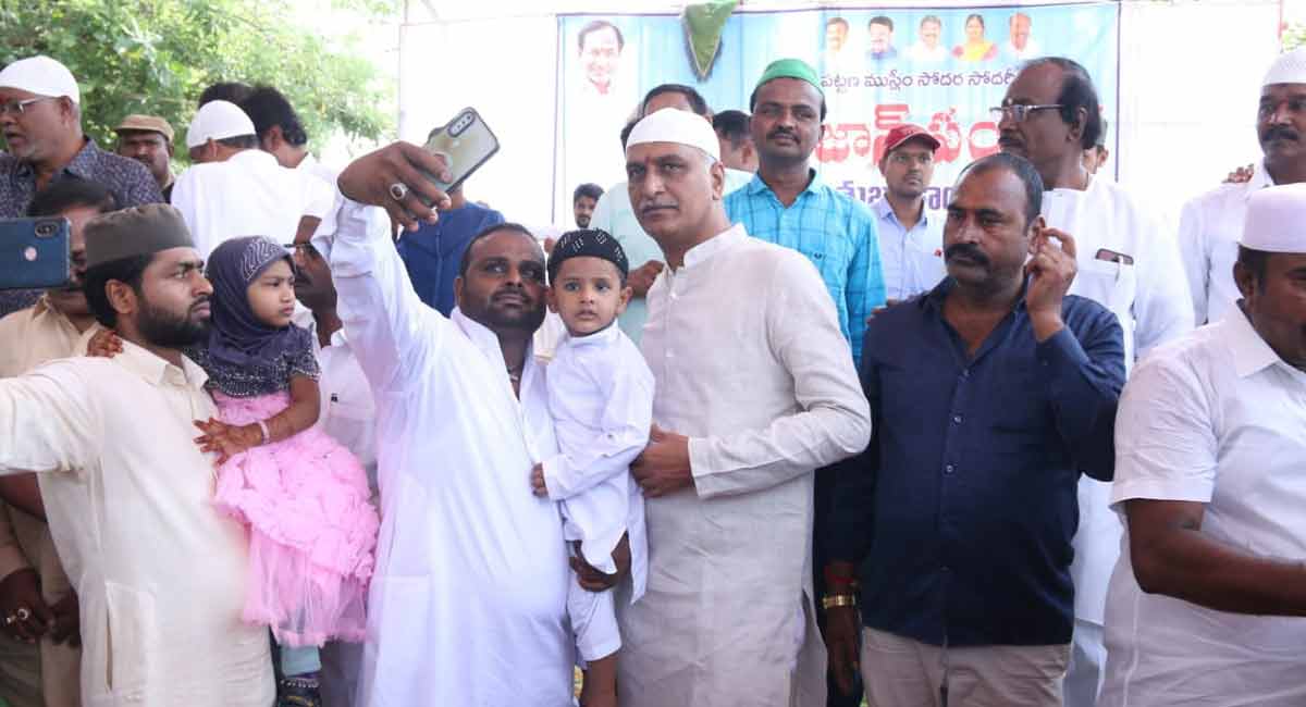 Harish Rao participates in Ramzan celebrations in Siddipet