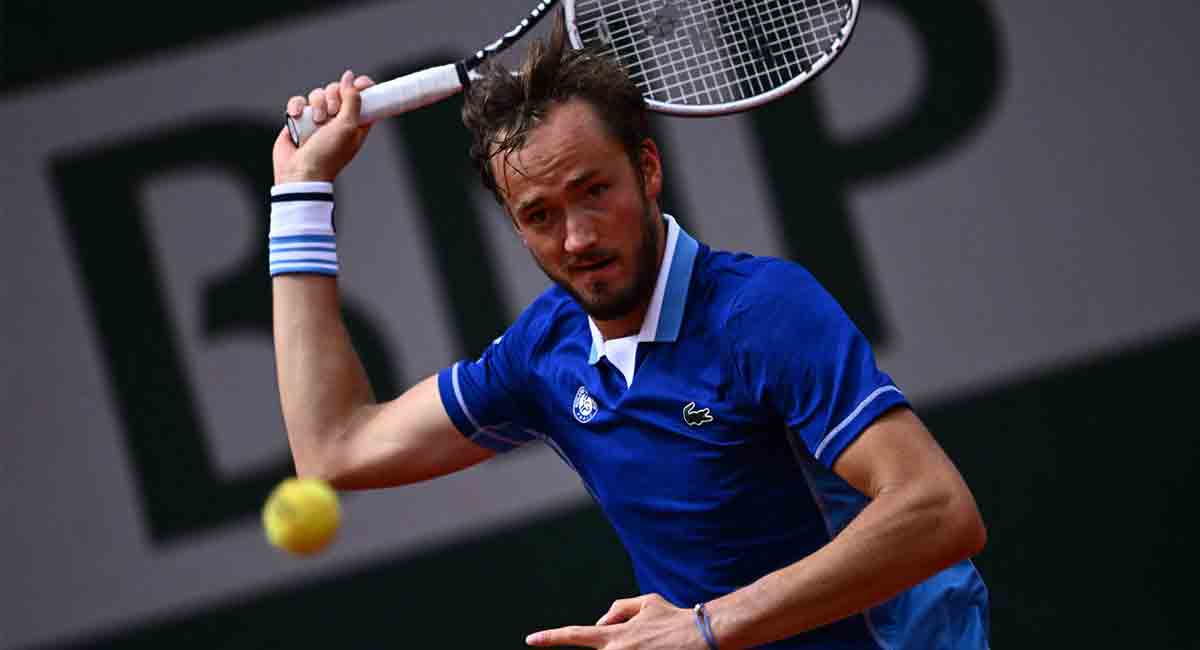 French Open: Daniil Medvedev breezes past Bagnis