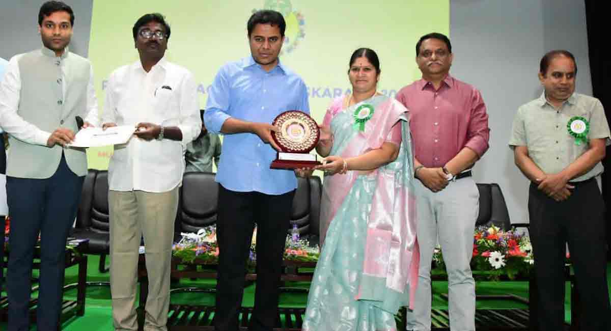 Siddipet, Gajwel Municipalities win Pattana Pragathi awards for best sanitation