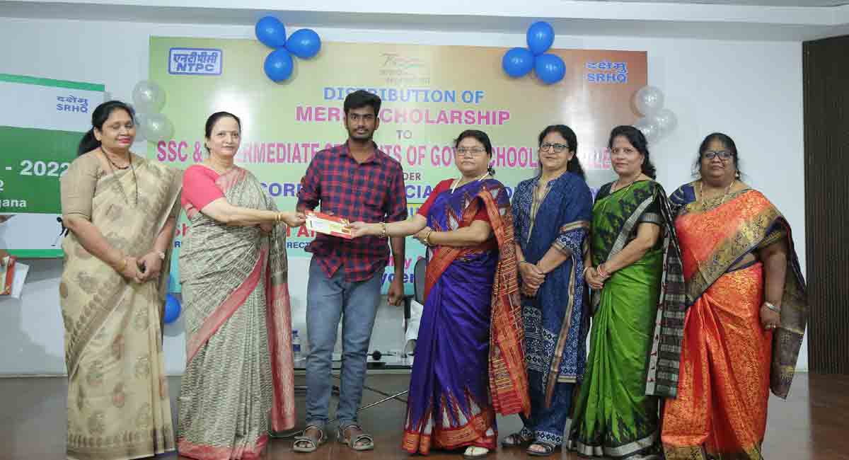 Hyderabad: NTPC distributes merit scholarship among 104 students
