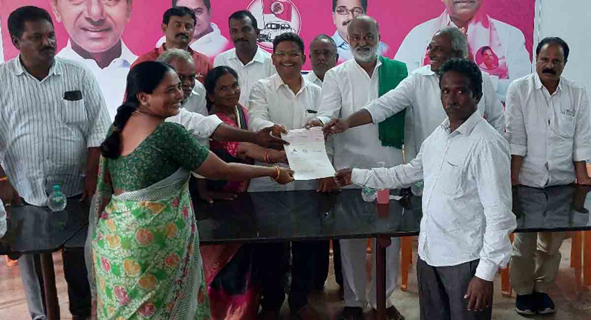 CMRF cheques worth Rs 24.96 lakh distributed in Khammam