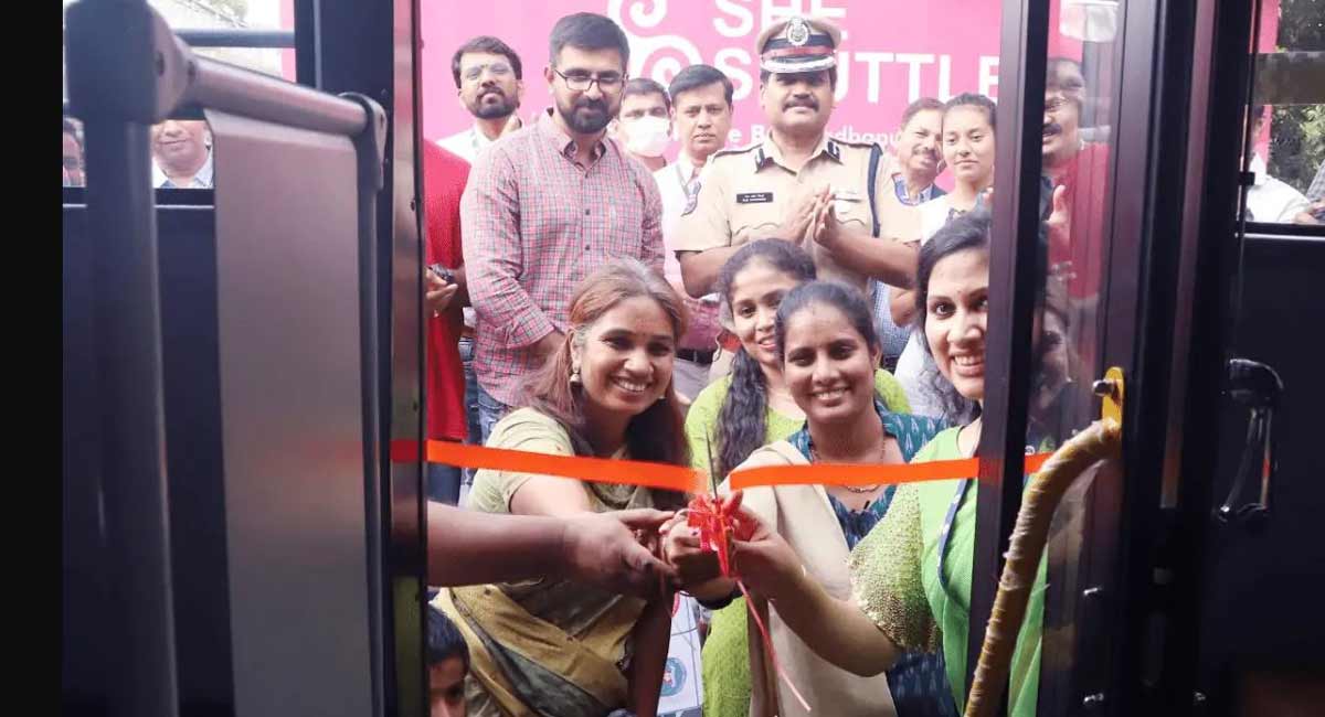 Cyberabad police flags off ‘only women’ shuttle bus from Madhapur PS