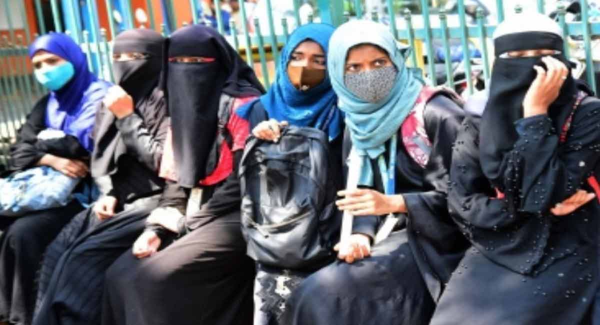 24 K’taka students temporarily banned from attending classes for wearing hijab